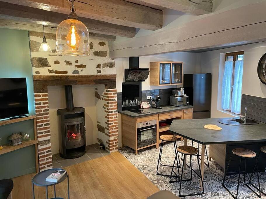 Maison De Village Avec Vue 4/5 Personnes Lou Rouchou Voutezac Dış mekan fotoğraf