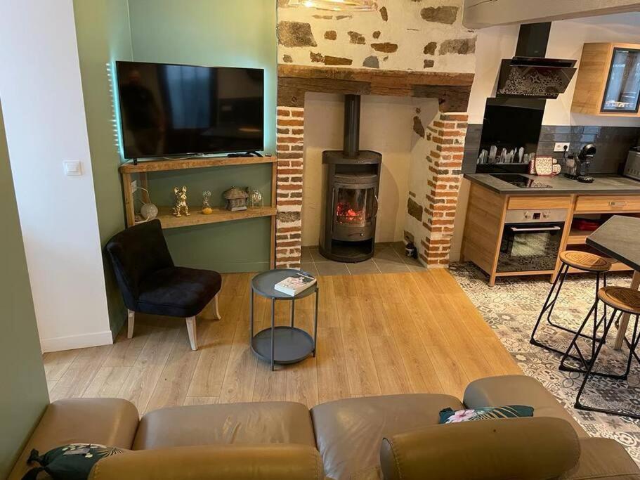 Maison De Village Avec Vue 4/5 Personnes Lou Rouchou Voutezac Dış mekan fotoğraf